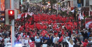 Karşıyaka'da muhteşem kortej