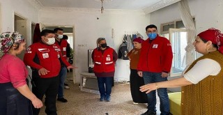 Kızılay Karşıyaka, sel mağdurlarının yanında...