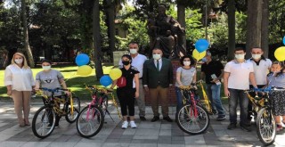 Dünya Bisiklet Günü’nde dereceye giren gençlere hediye