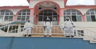 İzmir’de camiler dezenfekte ediliyor