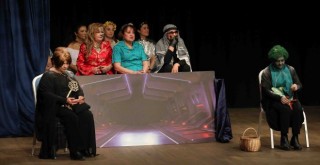 Güçlü Kadınlar depremzedeler için sahne aldı