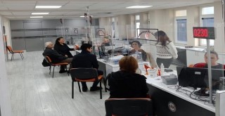 Karşıyaka Nüfus'ta hafta sonu mesaisi devam ediyor