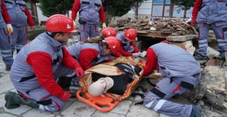 Deprem tatbikat gerçeği aratmadı