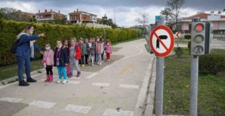 Çeşme Belediyesi’nden anaokulu öğrencilerine trafik eğitimi