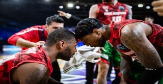 Taylor ve M'Baye Pınar Karşıyaka ile devam ediyor