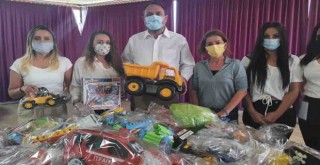 Çiğli'de çocukların oyuncak sevinci