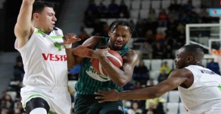 Pınar Karşıyaka'ya Manisa şoku...