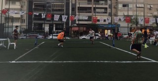 Karşıyaka ayak tenisi turnuvası başladı