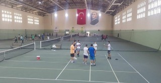 Tenis Temel Antrenör Kursu Karşıyaka'da başladı