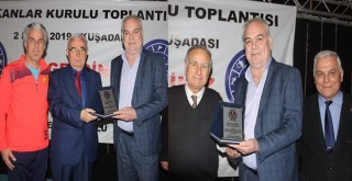 Karşıyakalı amatörlerden Yatkın ve Acarbay'a şilt