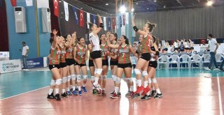 Karşıyaka Yıldız Kızlar Çeyrek Finali garantiledi