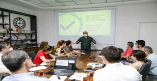 Buca Belediyesi kurum içi eğitimde Ozan Bingöl’ü konuk etti