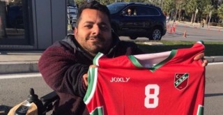 Ufuk Sarıca'dan anlamlı hareket