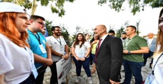 İzmir'de öğrencilere ulaşım yardımı