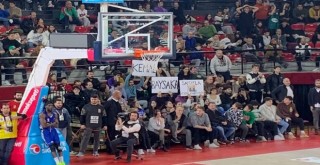 Tribünde Kemal Baysak'ı andılar