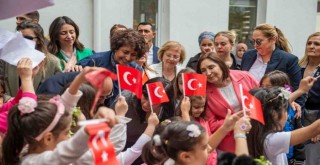 Selvi Kılıçdaroğlu Karşıyaka'da sertifikasını aldı