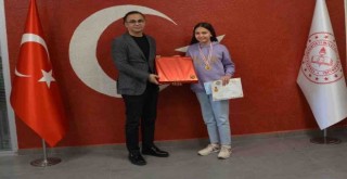 Dünya şampiyonundan Müdür Yahşi'ye ziyaret