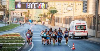 Maratonİzmir’de yarı dünya turu