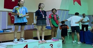 Bostanlısporlu Eda Masa Tenisinde 3. oldu