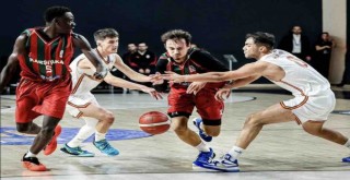 Karşıyaka'nın gençleri Galatasaray'ı yendi