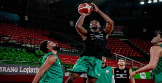 Pınar Karşıyaka, Beşiktaş'ı ağırlıyor