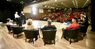 Karşıyaka’da Dünya Gönüllüler Günü için söyleşi düzenlendi