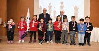 9. Karabağlar Belediyesi Başöğretmen Atatürk Satranç Turnuvası sona erdi