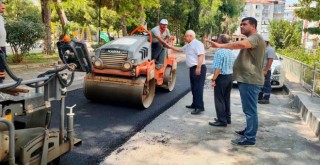 Karabağlar'da asfaltlama çalışmaları sıcak dinlemiyor