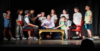 Karşıyaka’da tiyatro kurslarına renkli final