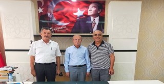 Cem Vakfı İzmir İl Başkanı Müftü İsa Gürler'i ziyaret etti.