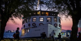 Bergama Vapuru ile İzmir Körfezi’nde tarihe yolculuk başlıyor