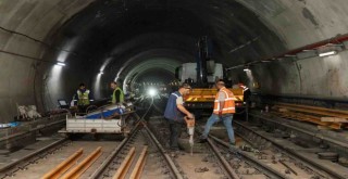 Metroda raylar yenileniyor