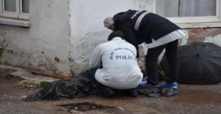 Karşıyaka'da ekmek almaya giden kişi ölü bulundu