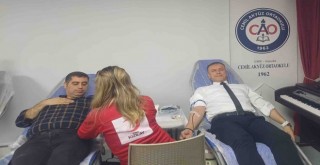 Öğretmen ve veliler kan vererek birbirimize candan bağlıyız dedi