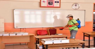Narlıdere’nin okulları dezenfekte ediliyor