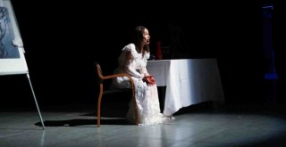 ''Sadece Kadın'' Bayraklı’da sahnelendi