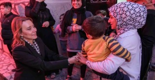 CHP’li Mutlu’ya Basmane’de coşkulu karşılama