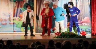 Bucalı çocuklar tiyatroya doydu