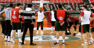 Pınar Karşıyaka, Avrupa'da devam için parkede