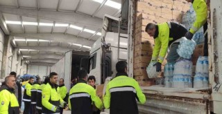 İzmir’den afet bölgesine giden yardımlar her geçen gün büyüyor
