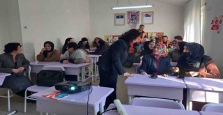Cumhuriyet Mahallesi’nde ''Mutlu Çocuk Yetiştirme'' semineri