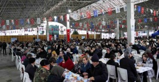 İzmir Büyükşehir Belediyesi ilk iftar sofrasını Gaziemir’de kurdu