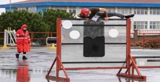 İtfaiyeci olmak için ter döküyorlar