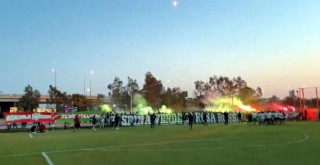 Karşıyakalı taraftarlardan futbol takımına büyük moral