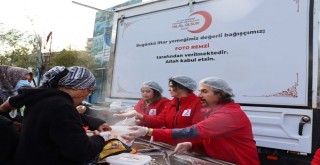 Kızılay’dan iftarlıklar tencerelere