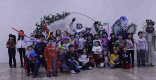 Konaklı çocuklara Karne şenliği