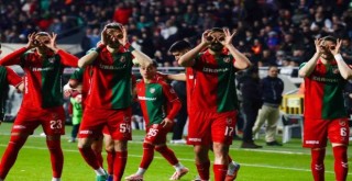 Derbide kazanan Karşıyaka