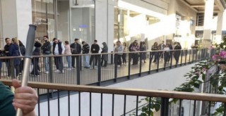 Karşıyaka'da ''kara cuma'' çılgınlığı