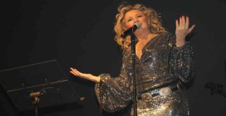 Pınar Aylin ile 90'lar gecesi özel çocuklara umut oldu