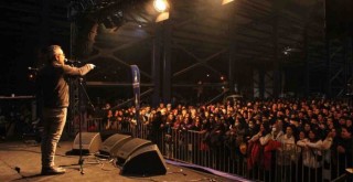 İzmir’de yeni yıl kutlamaları Feridun Düzağaç ile Kiraz'da başladı